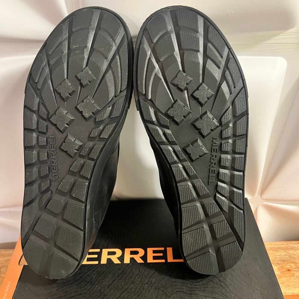 New Merrell shoes - Picture 3 of 3